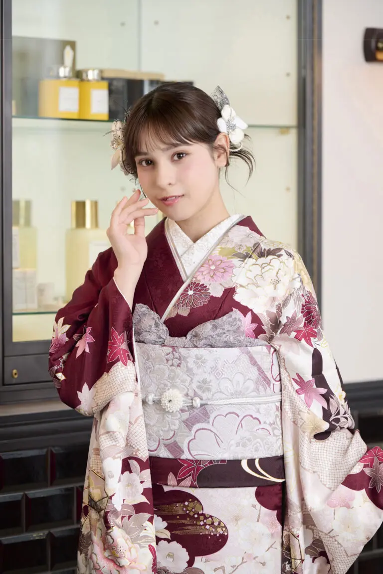 振袖フルセット 赤 臙脂 黒 紫 御所車や桜 駒刺繍 金彩 古典柄 正絹 成人式 振袖フルセット 赤 臙脂 黒 紫 御所車や桜 駒刺繍 金彩 古典柄 正絹