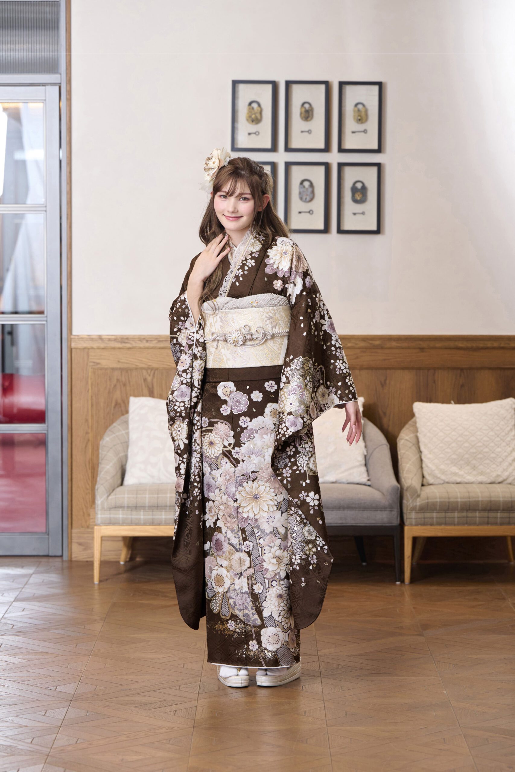 509z35.312u5☆振袖 小柄な方にも 古典柄 金彩 花☆美品 成人式 TAKAZENの振袖 /白色/ゴールド色/古典/桜柄/ 最新作最高級古典柄